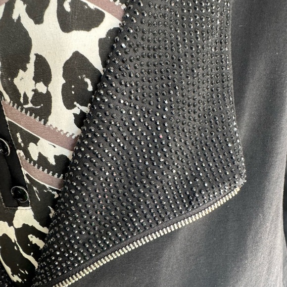 Cartise Elegant Black Women's Cardigan with Zipper Accents. Ptp 22” - Picture 6 of 8